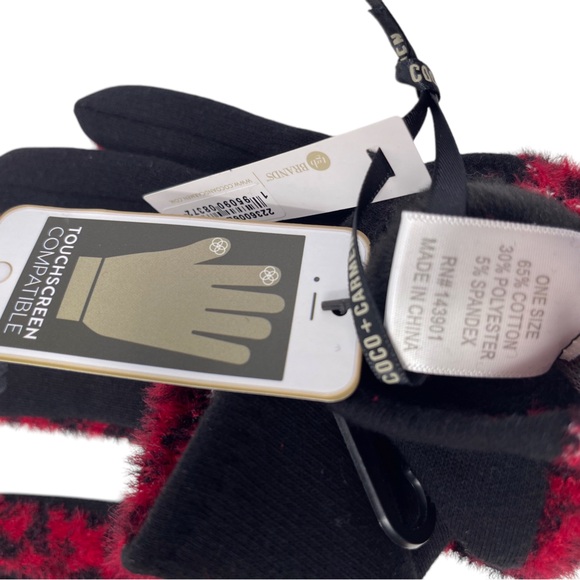 CoCo and Carmen touchscreen compatible red & black fluffy print gloves one size - Picture 5 of 5